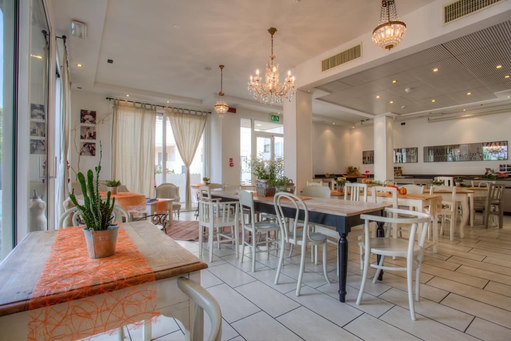D-Place Hotel & Suite Riccione Zewnętrze zdjęcie